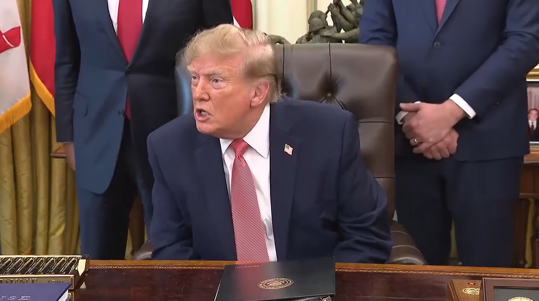 (ВИДЕО) Трамп збесна на новинар: Тишина, тишина, дали си ти болен